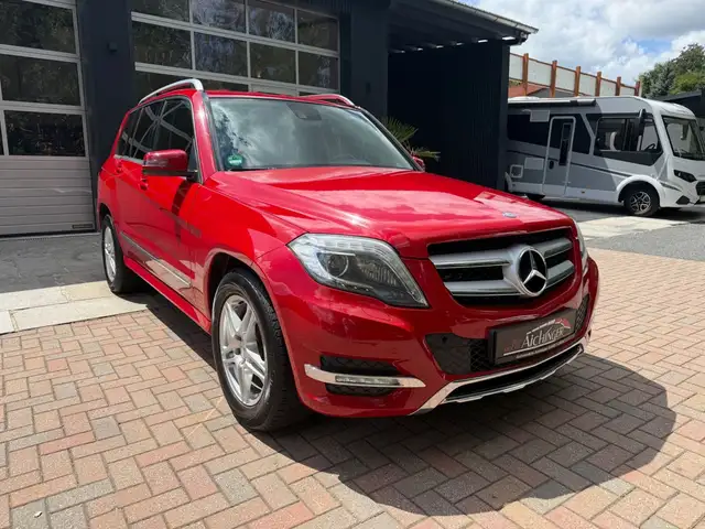 Mercedes-Benz GLK view 3