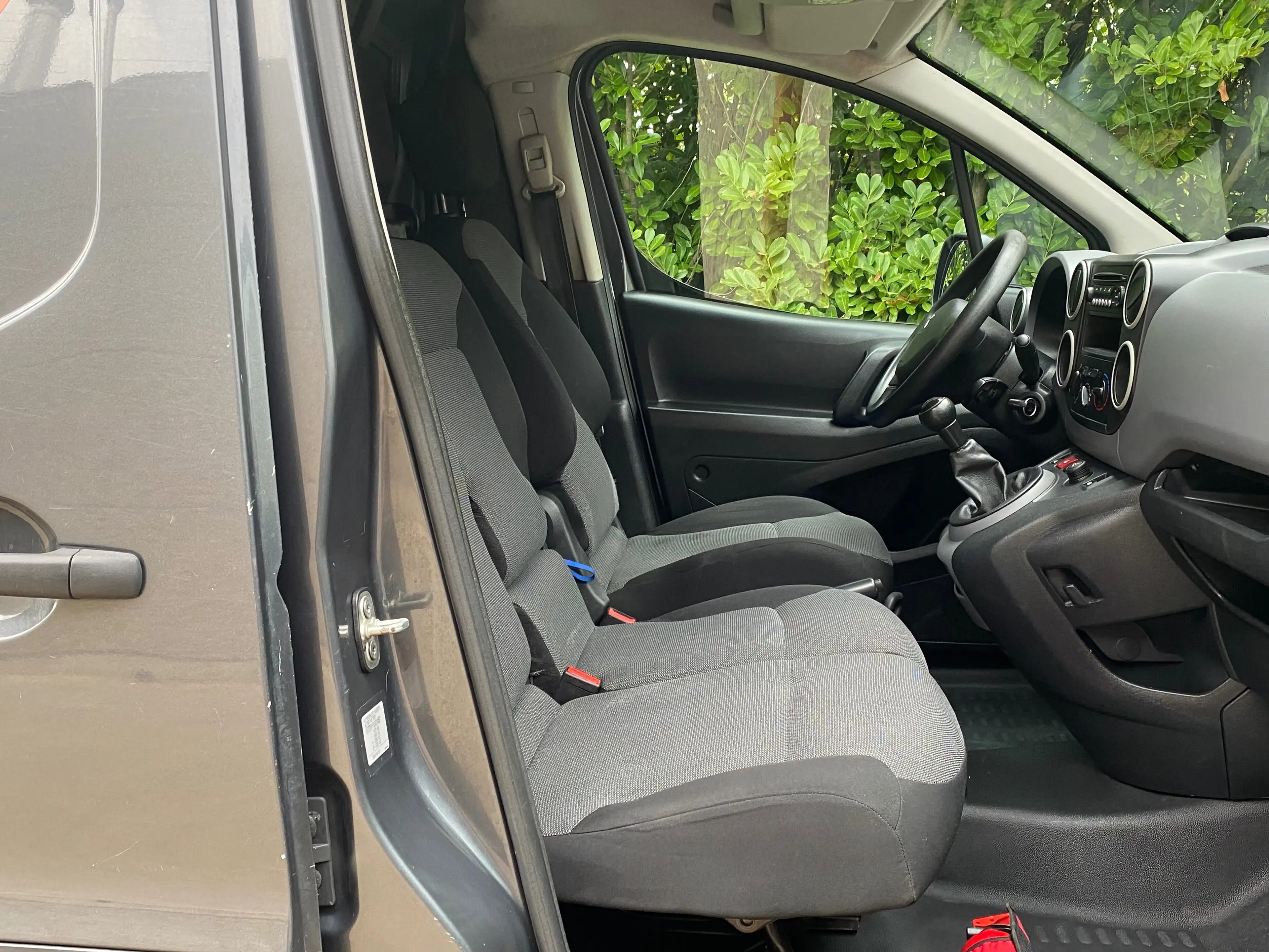 Peugeot Partner 1.6 BlueHDi - AIRCO - 3 PL - ATT REMORQUE - EURO 6B - GARANTIE!!! — photo 9