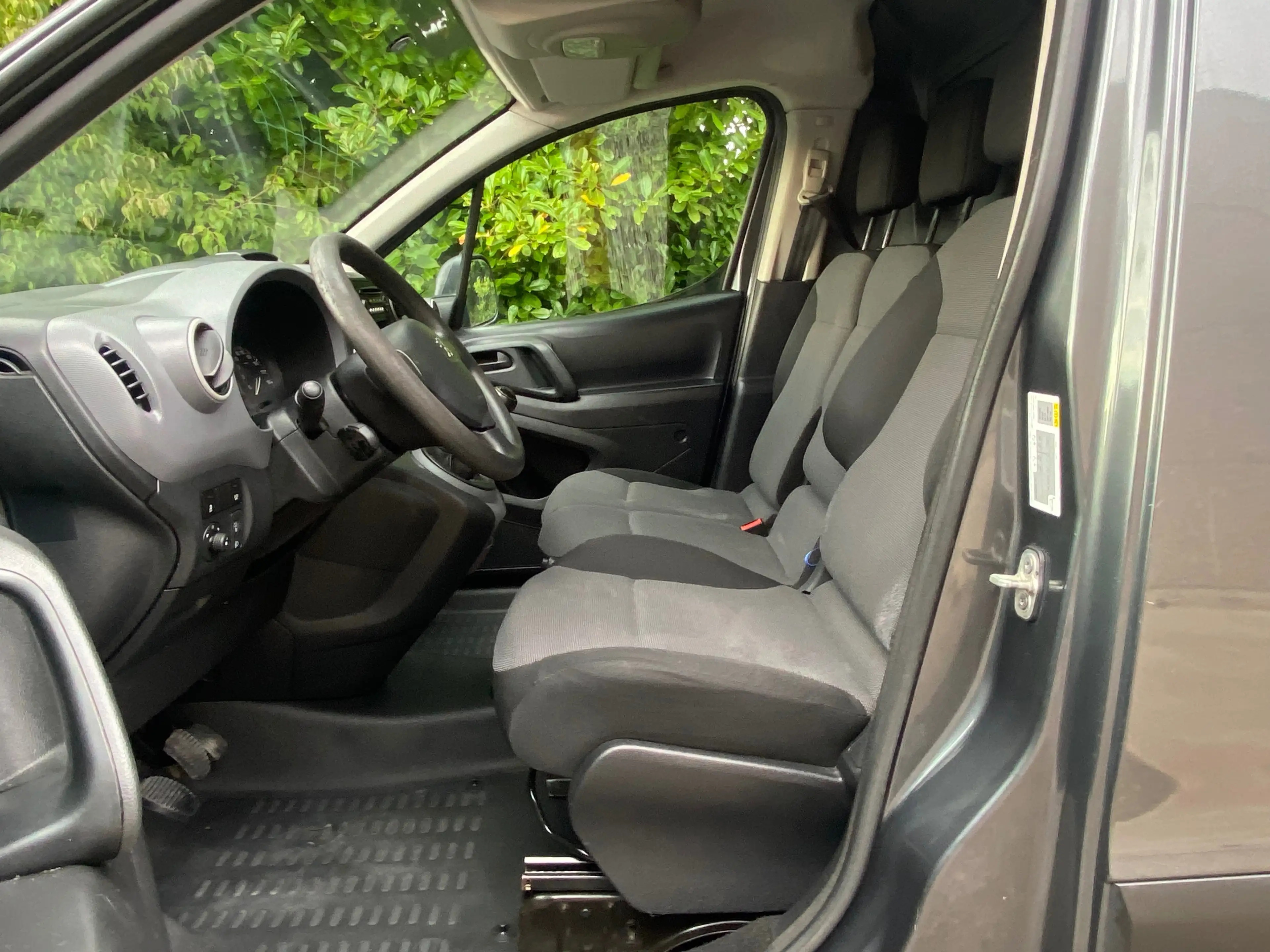 Peugeot Partner 1.6 BlueHDi - AIRCO - 3 PL - ATT REMORQUE - EURO 6B - GARANTIE!!! — photo 7