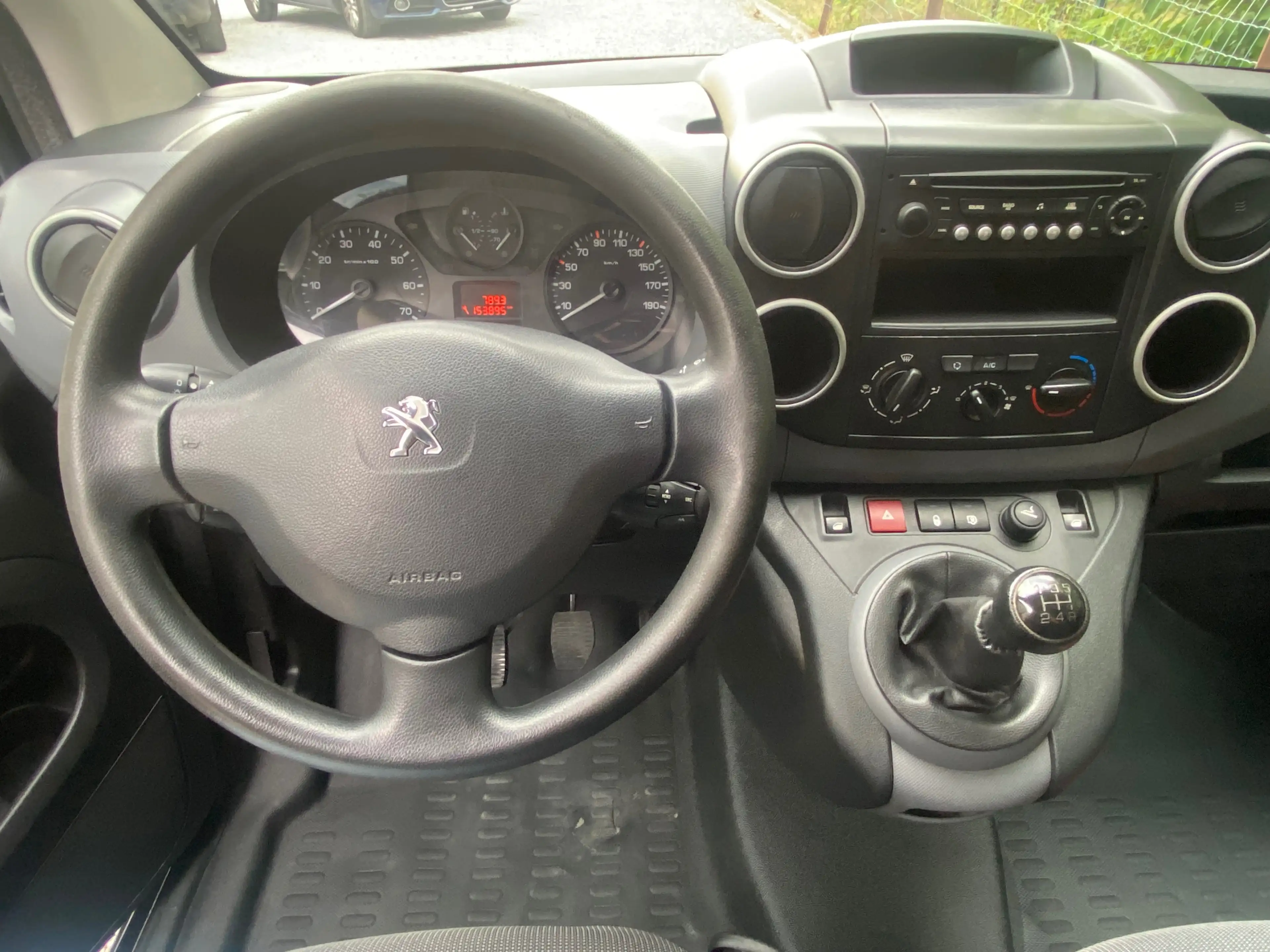 Peugeot Partner 1.6 BlueHDi - AIRCO - 3 PL - ATT REMORQUE - EURO 6B - GARANTIE!!! — photo 10
