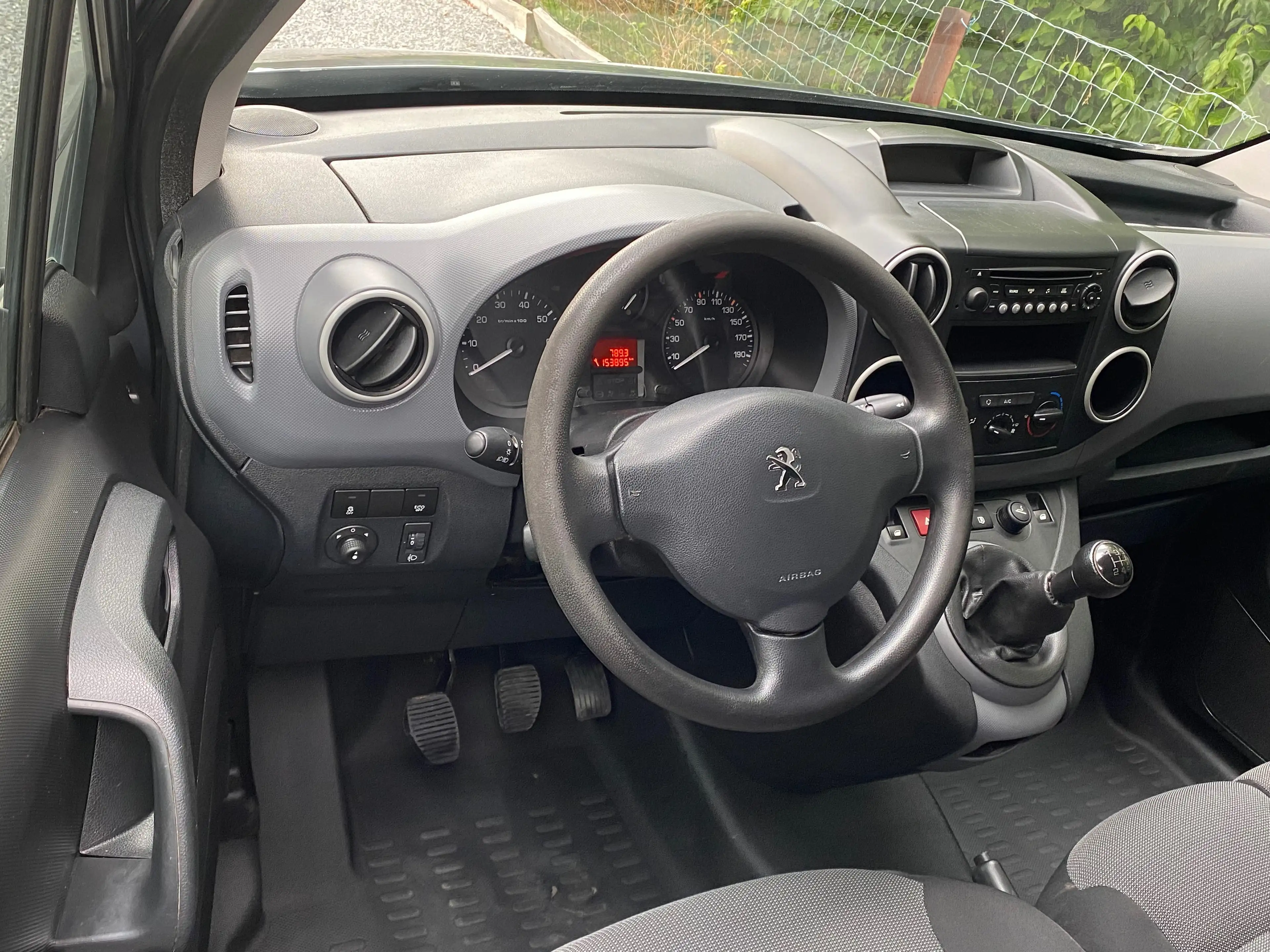 Peugeot Partner 1.6 BlueHDi - AIRCO - 3 PL - ATT REMORQUE - EURO 6B - GARANTIE!!! — photo 8