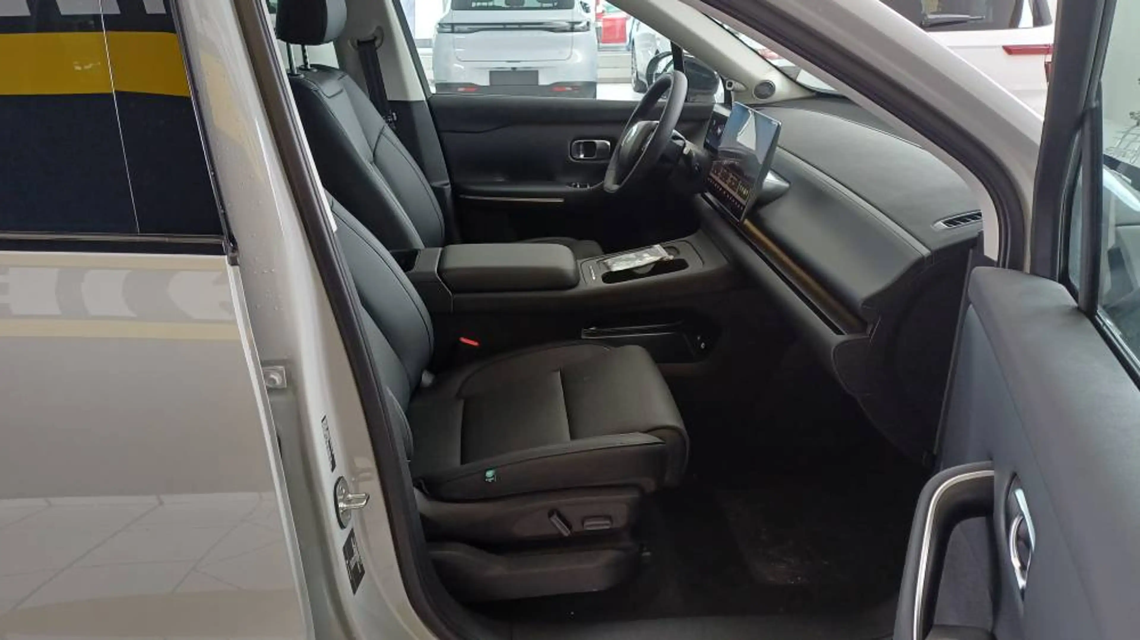 Leapmotor C10 Design ProMax AWD 81,9 kWh 600PS — photo 12