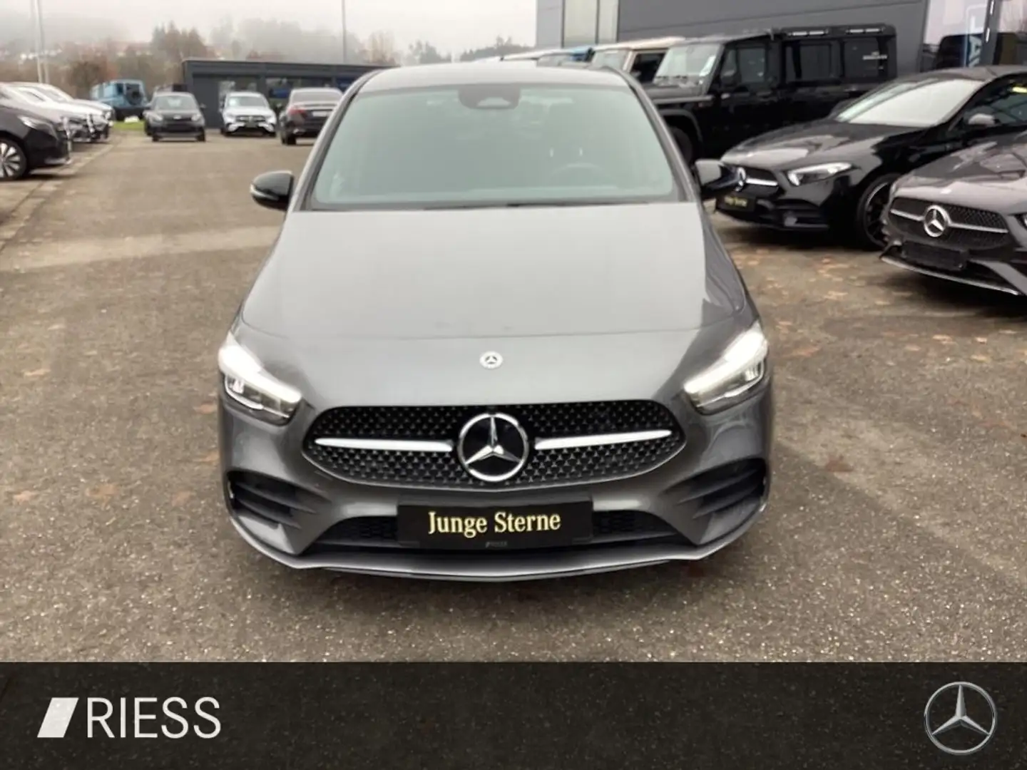 Mercedes-Benz B 250 4M AMG Prem.+Night+AHK+Kamera+LED+Navi+PTS Grau - 2