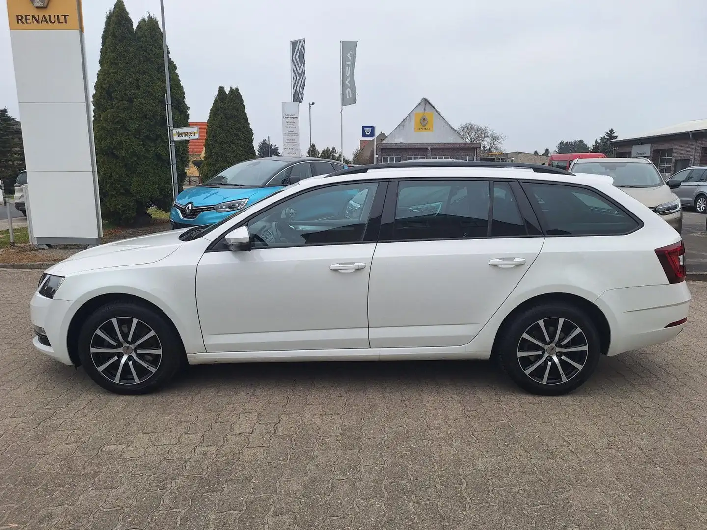 Skoda Octavia Combi Ambition 4x4 Weiß - 2