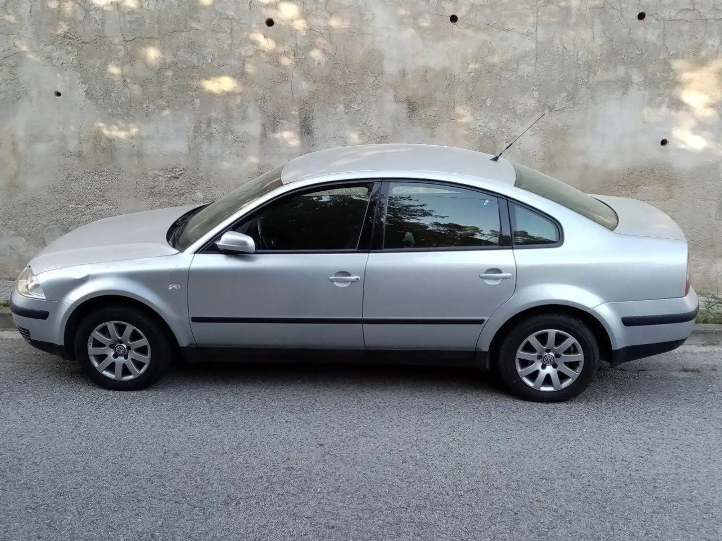 Volkswagen Passat Passat 1.9TDI 130 Edition Plateado - 2