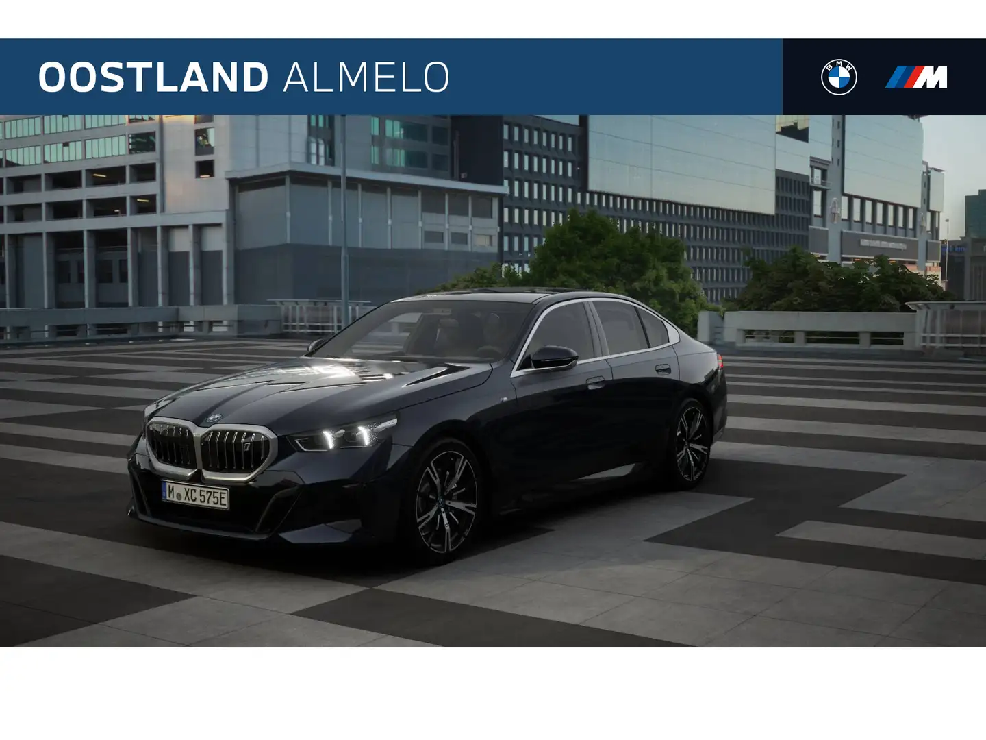 BMW i5 eDrive40 M Sport / Panoramadak / Trekhaak / Parkin Noir - 1