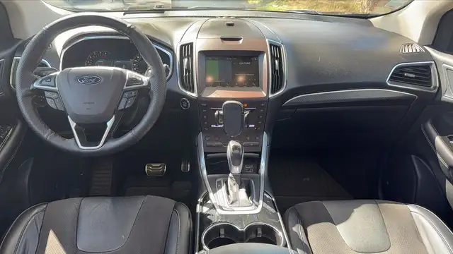 Ford Edge view 11
