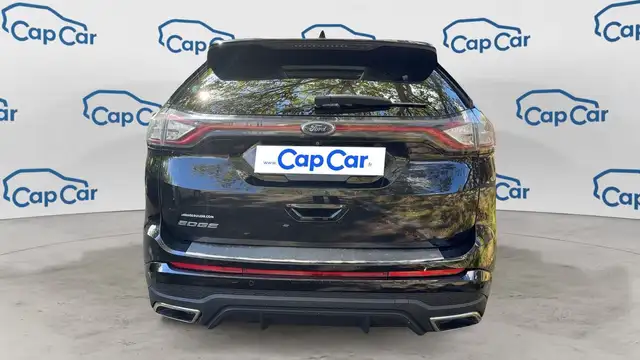 Ford Edge view 3