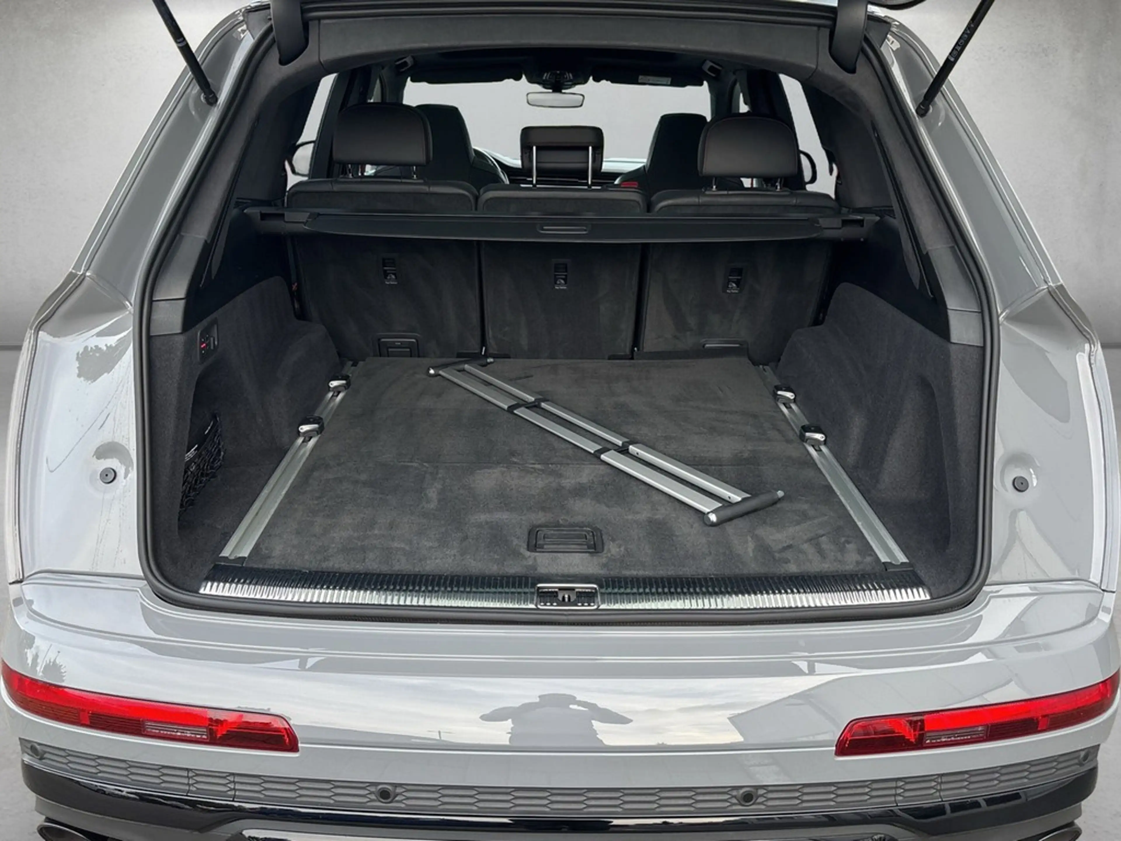 Audi SQ7 4.0 TFSI quattro competition plus tiptronic — photo 5