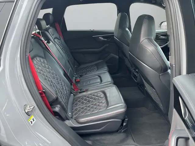 Audi SQ7 view 12
