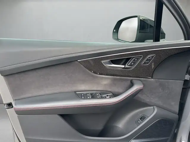 Audi SQ7 view 6