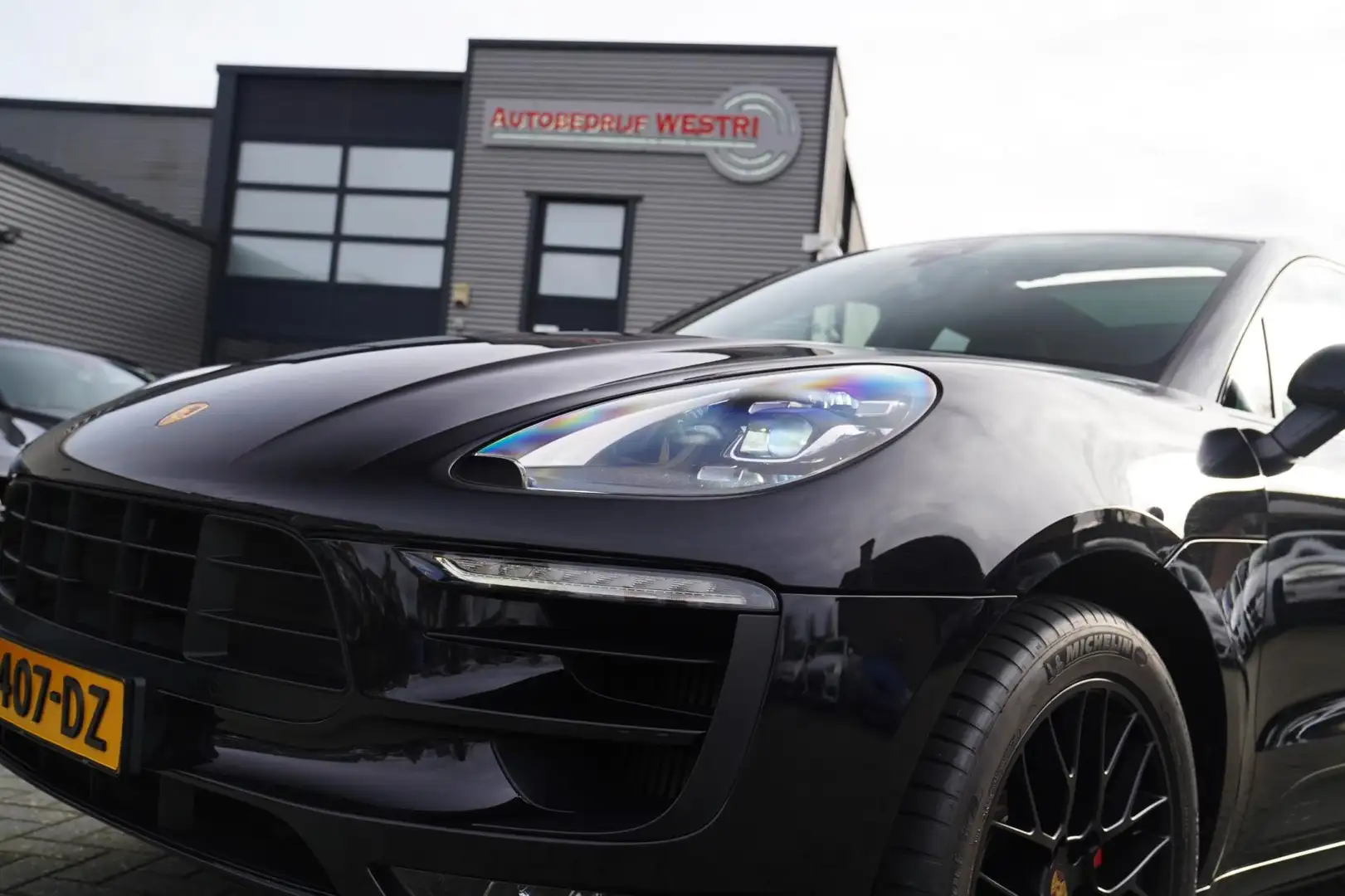 Porsche Macan 3.0 GTS | Panorama | Sport Chrono | Sport Sound | Zwart - 2