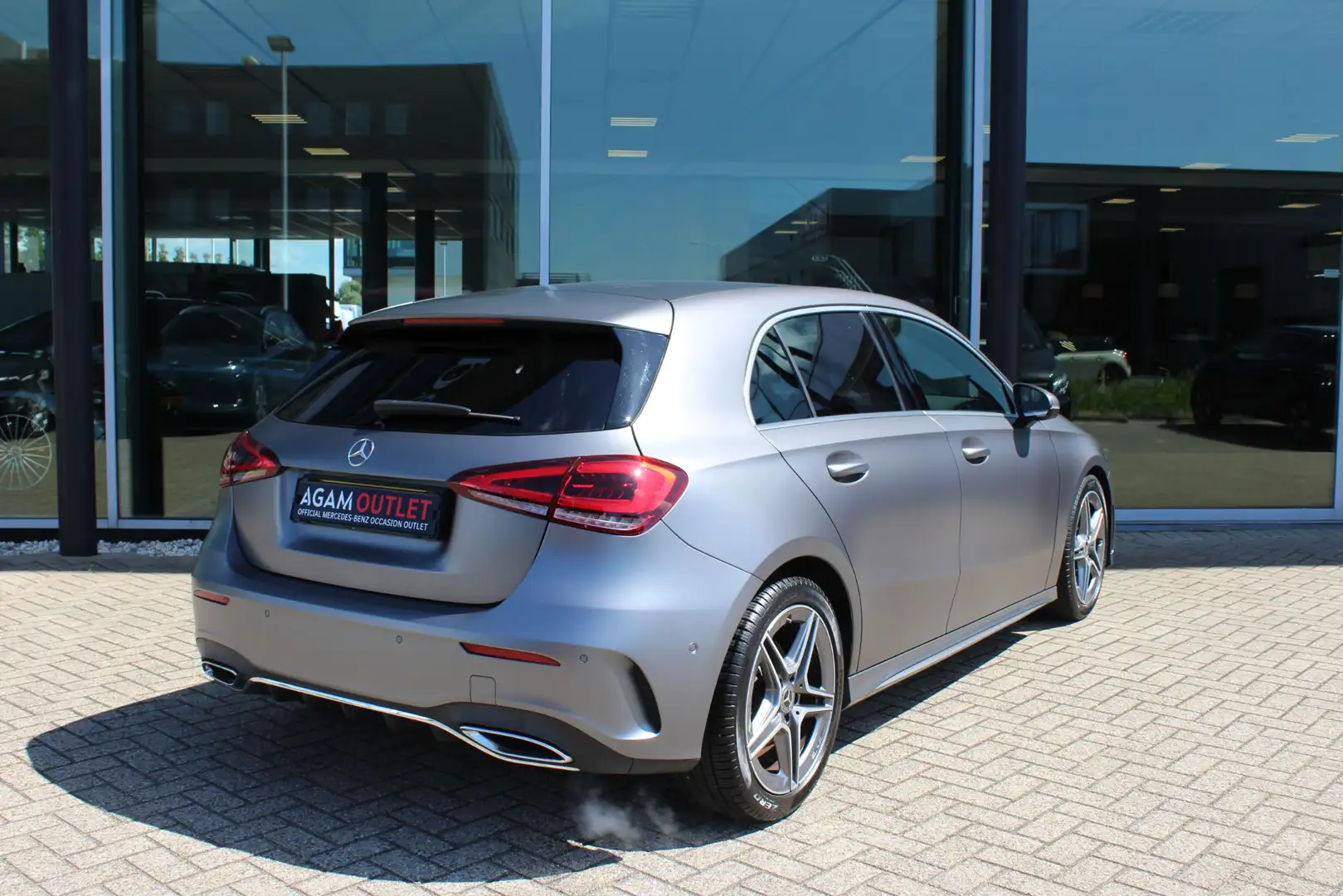 Mercedes-Benz A 200 Hatchback Business Solution AMG Or. NL auto | Deal Grijs - 2