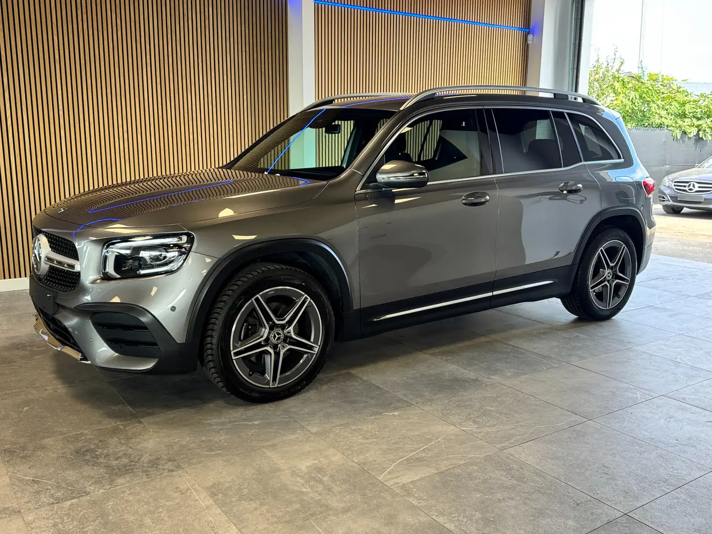 Mercedes-Benz GLB 200 GLB 200 7G-DCT AMG Line Gris - 1