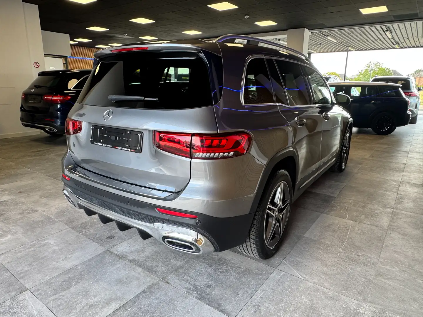 Mercedes-Benz GLB 200 GLB 200 7G-DCT AMG Line Gris - 2