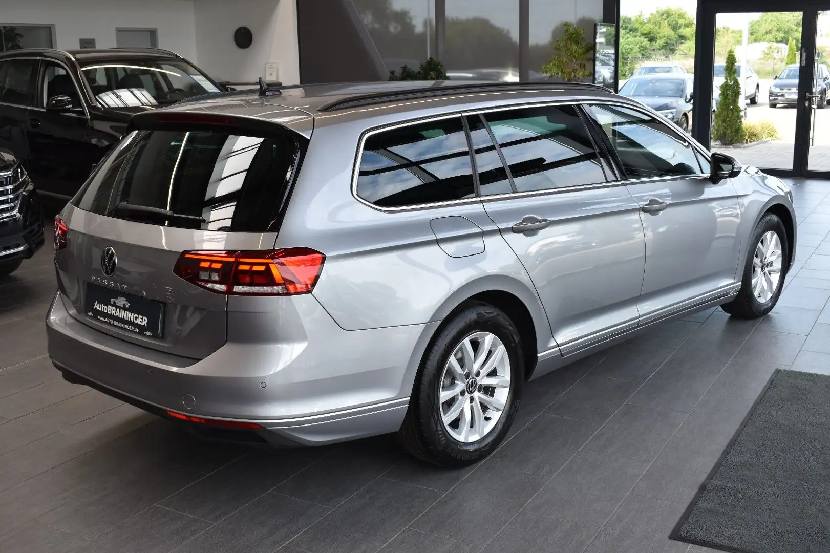 Volkswagen Passat Variant 2.0TDI DSG Business LED~ACC~AHK Silber - 2