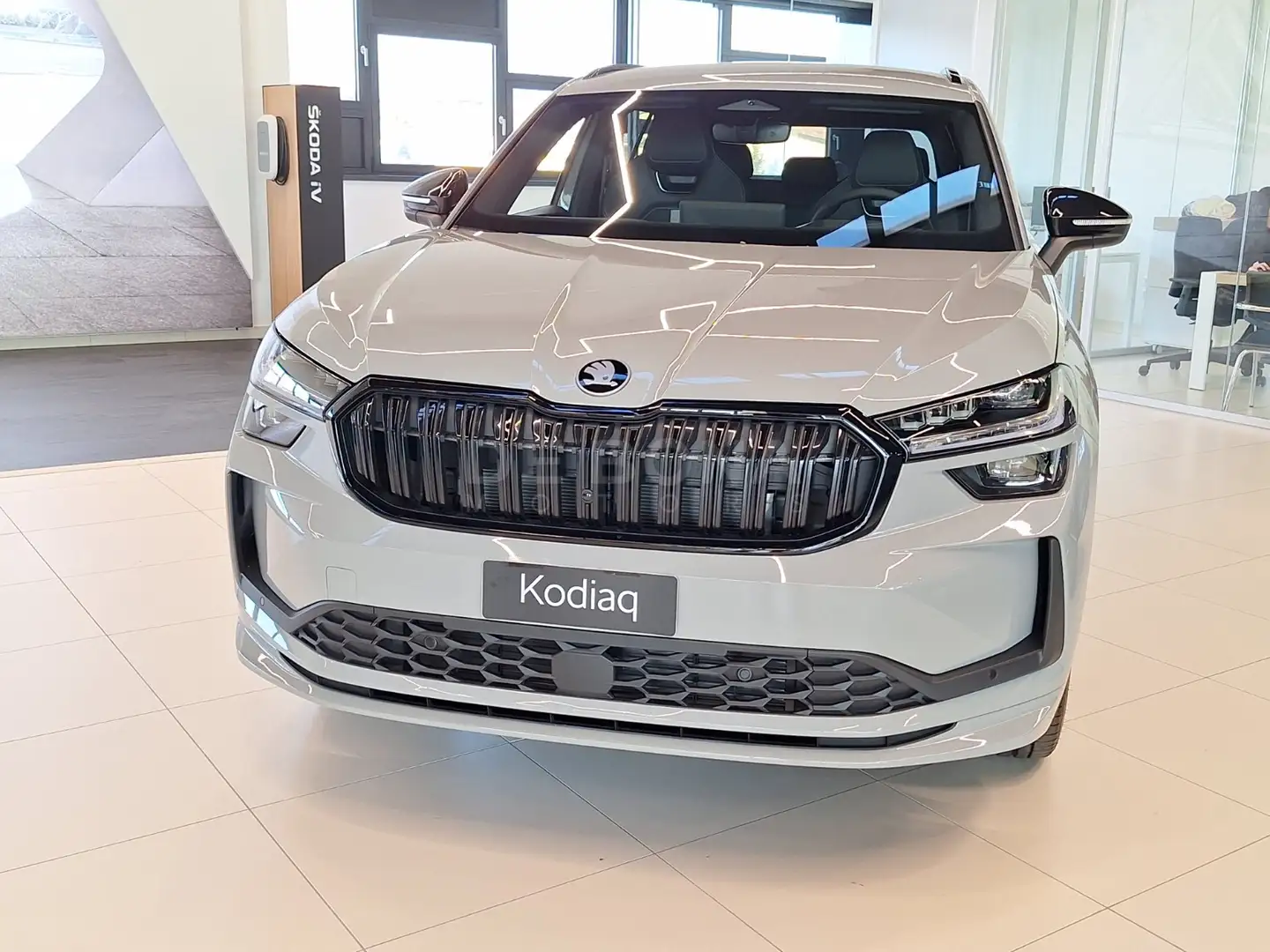 Skoda Kodiaq 2.0 tdi evo sportline 4x4 193cv dsg Gris - 2