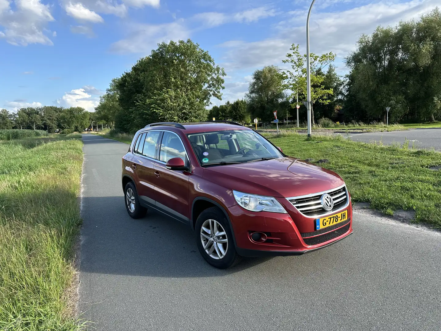 Volkswagen Tiguan 1.4 TSI Easyline Rood - 1