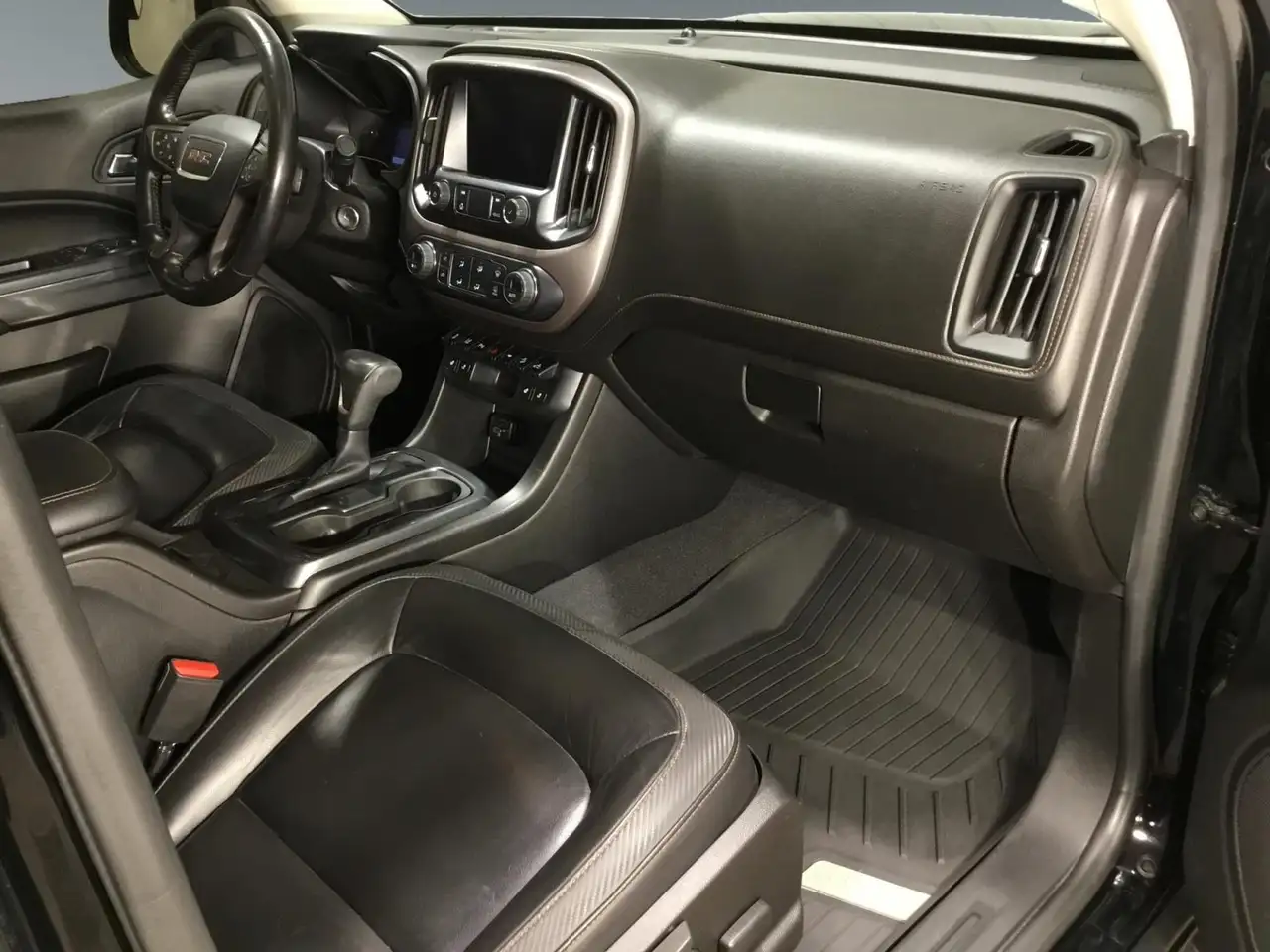 GMC Canyon снимка GMC Canyon