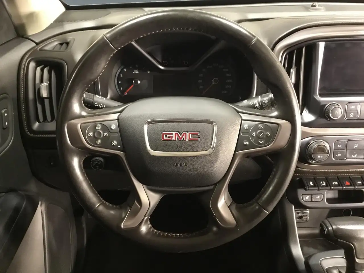 GMC Canyon снимка GMC Canyon