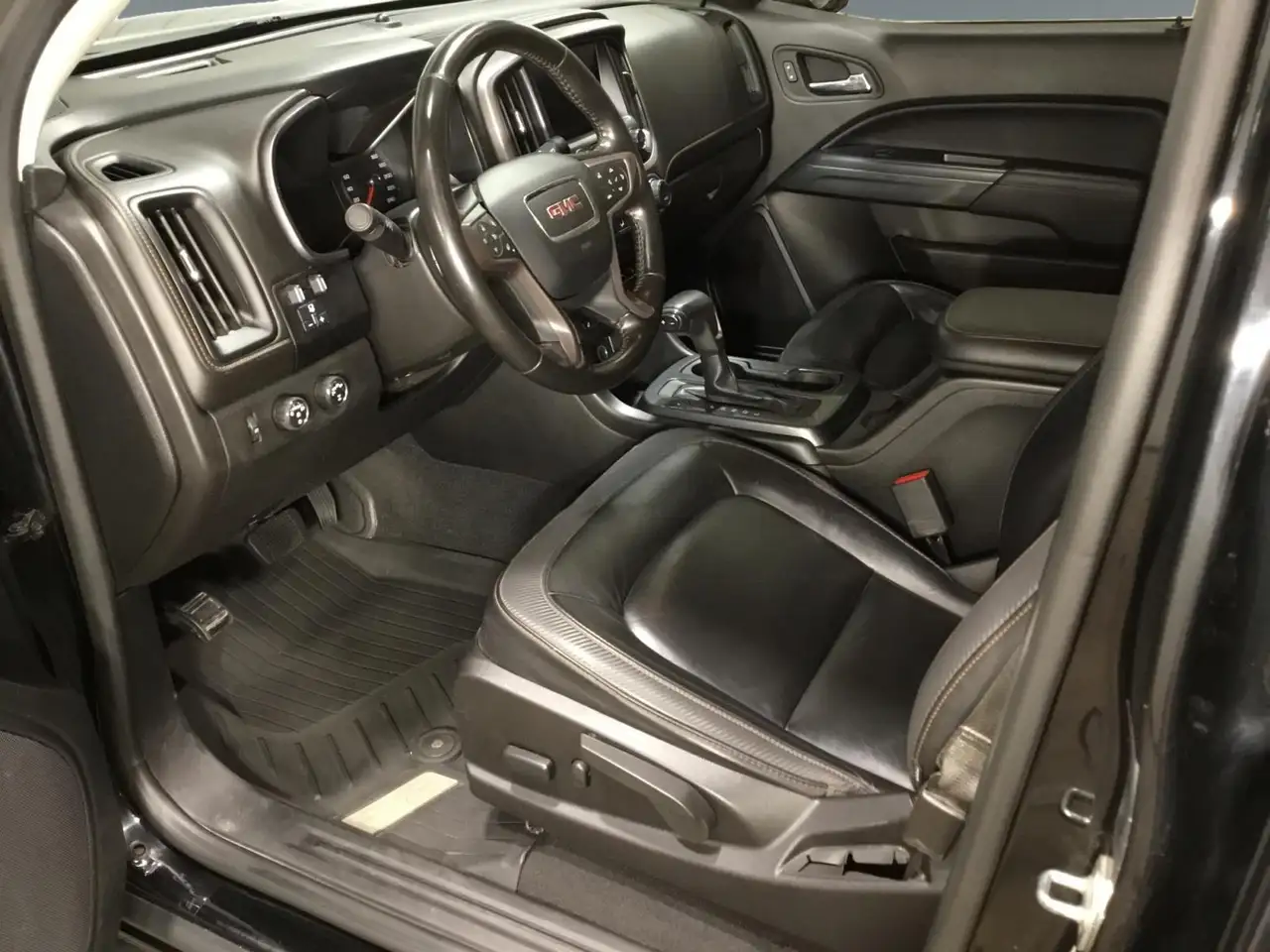 GMC Canyon снимка GMC Canyon