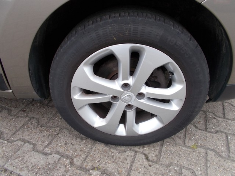 Dacia Lodgy 1.2 TCe Prestige AHK Leder Navi Klima PDC — photo 9