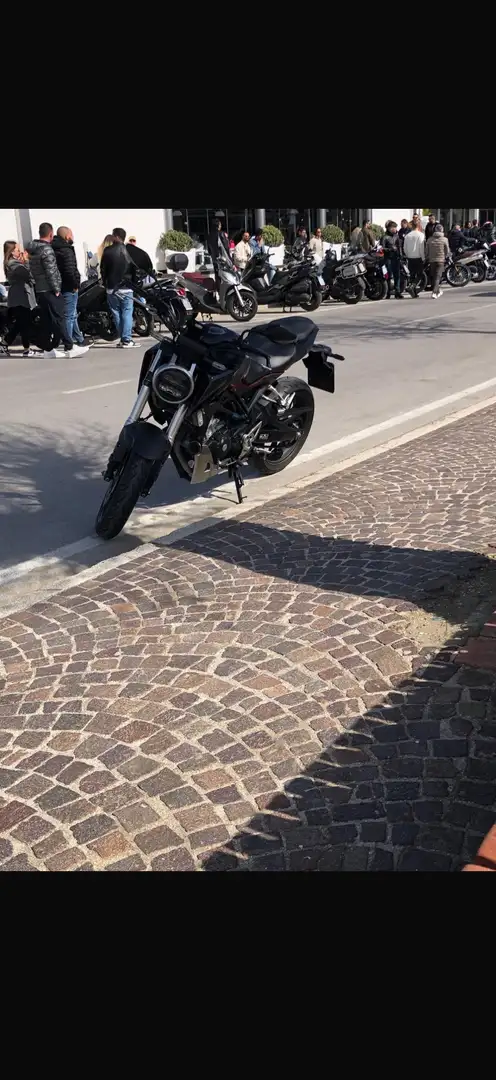 Honda CB 125 r - 1