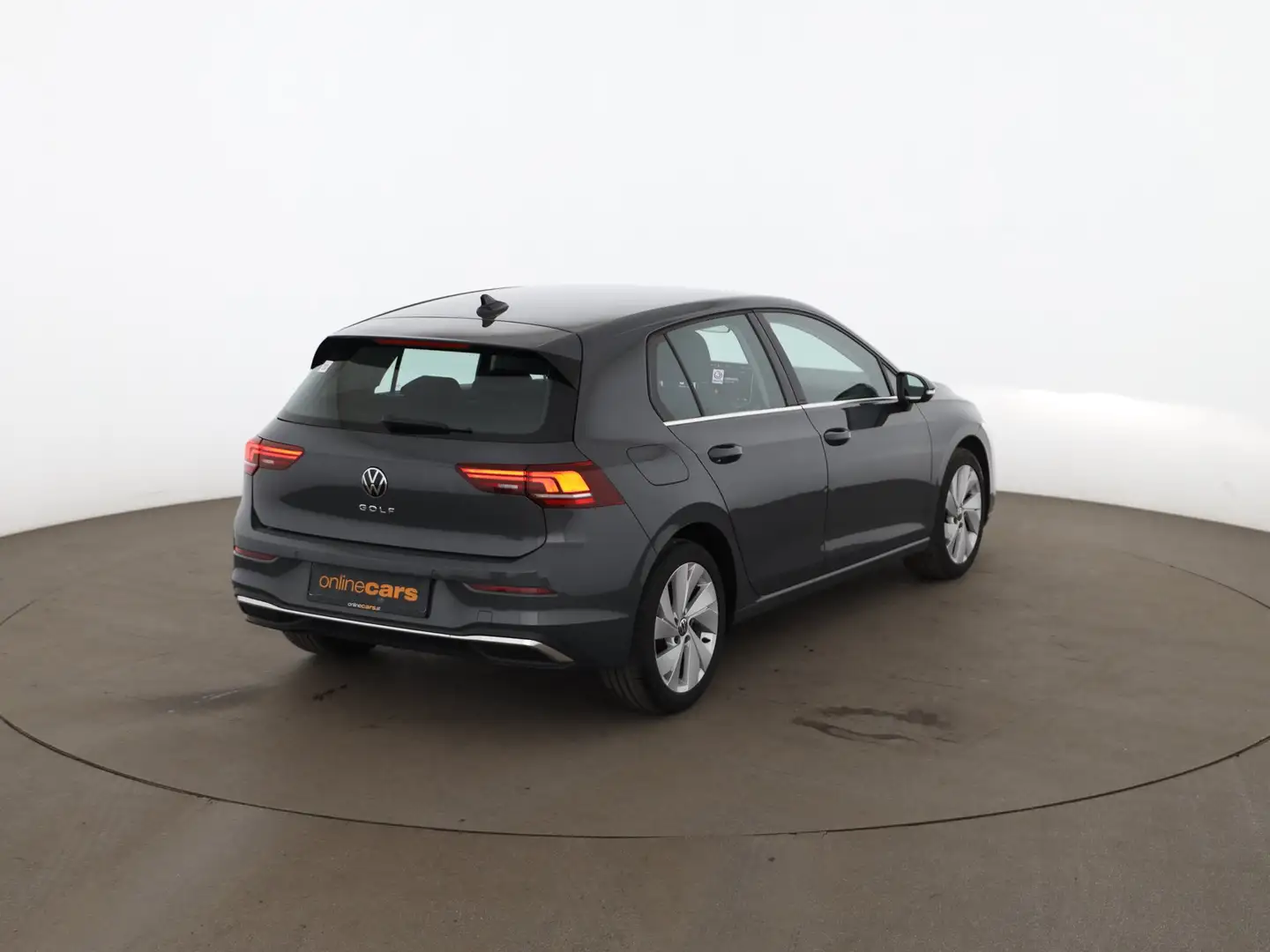 Volkswagen Golf VIII 2.0 TDI Style Aut LED RADAR R-CAM TEMP Grau - 2