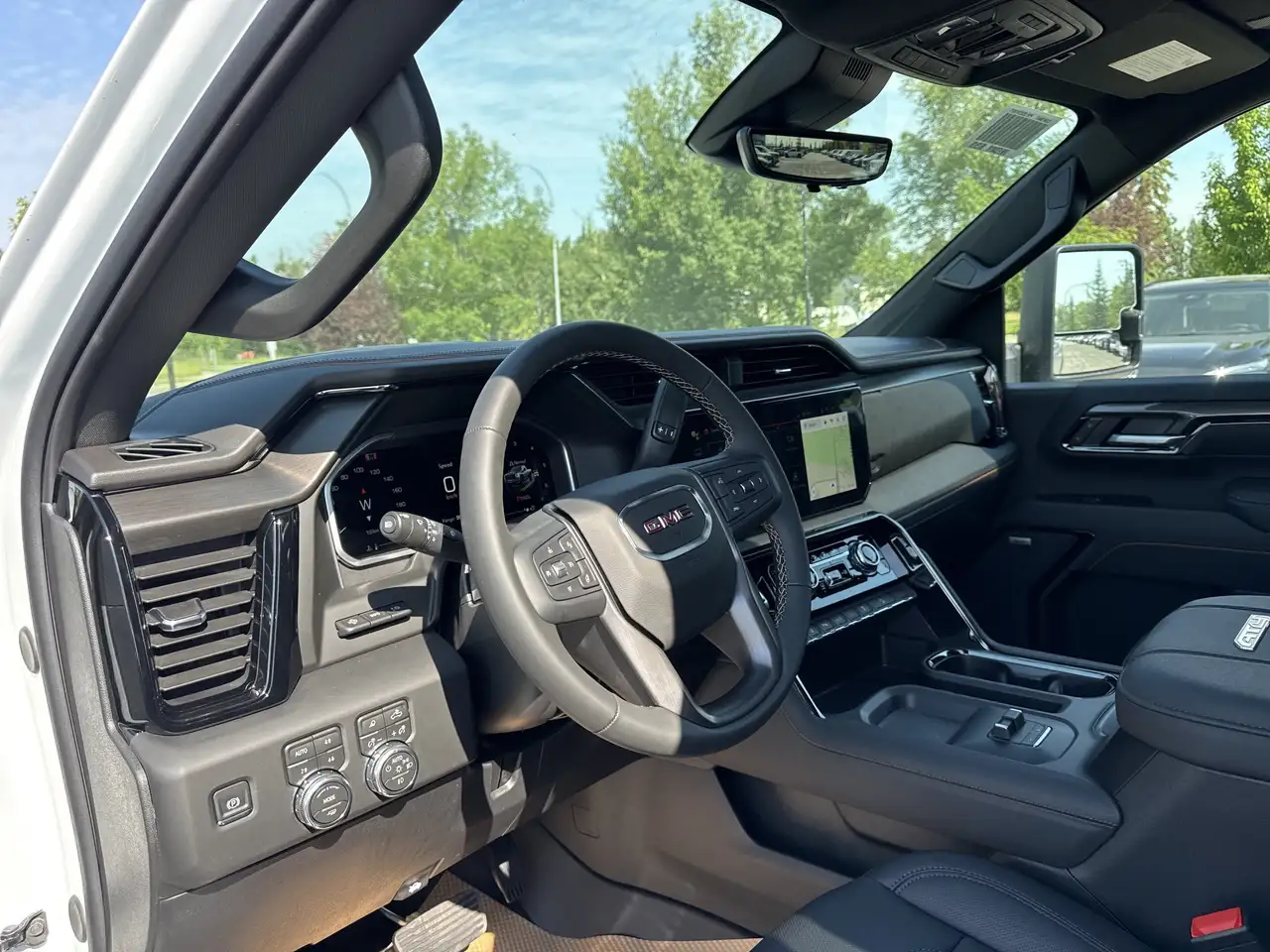 GMC Sierra 3500HD снимка GMC Sierra 3500HD