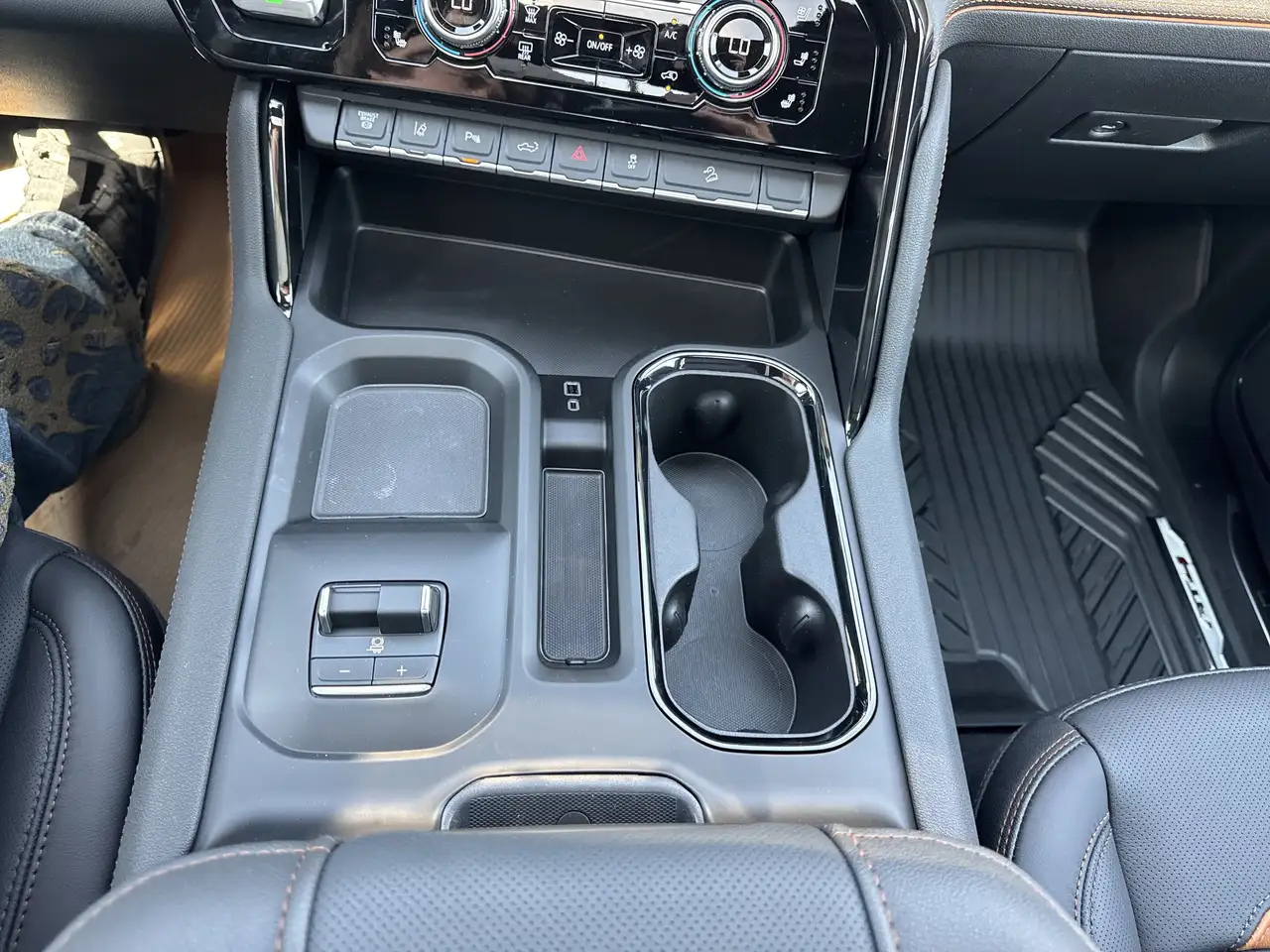 GMC Sierra 3500HD снимка GMC Sierra 3500HD