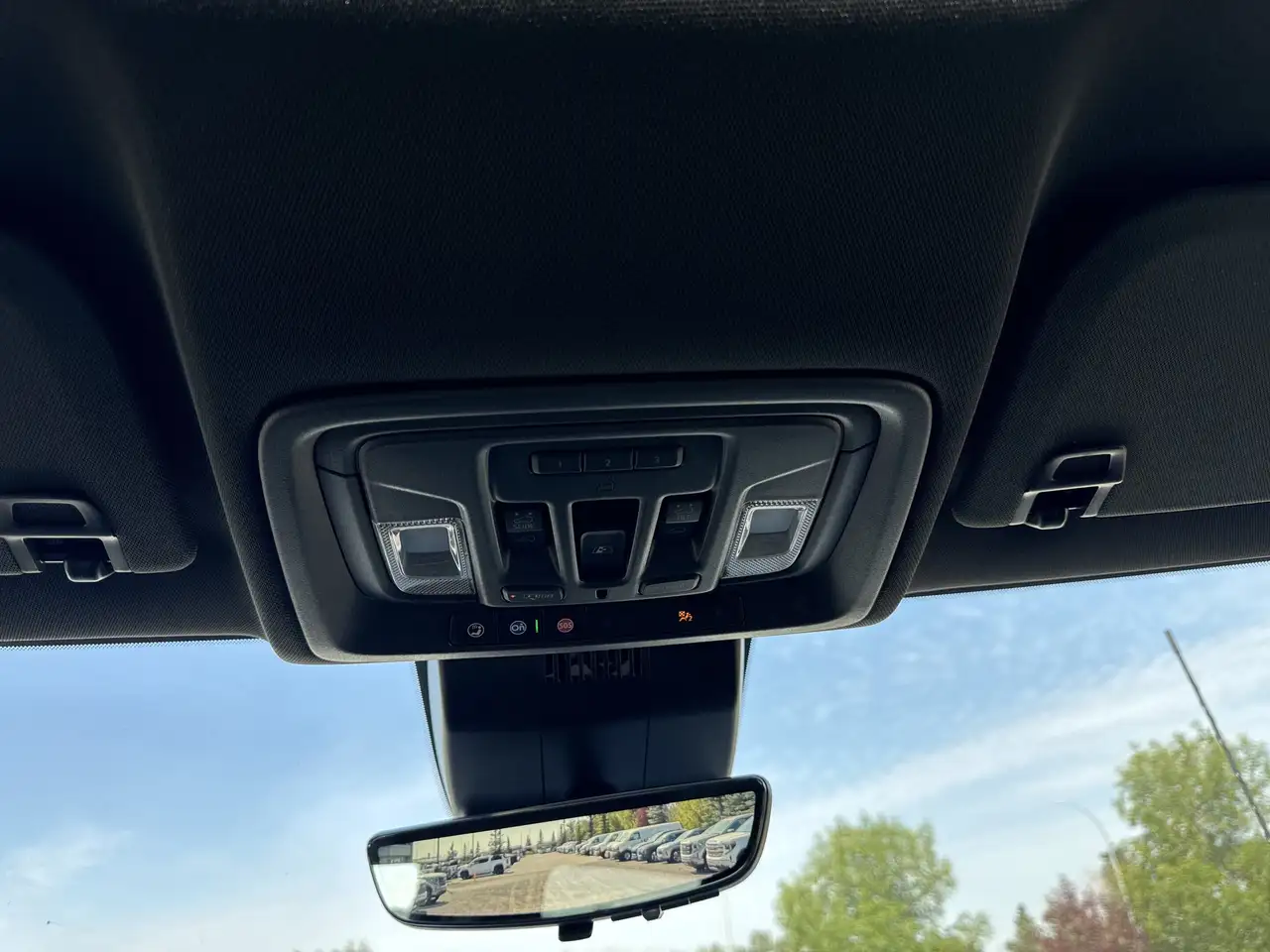 GMC Sierra 3500HD снимка GMC Sierra 3500HD