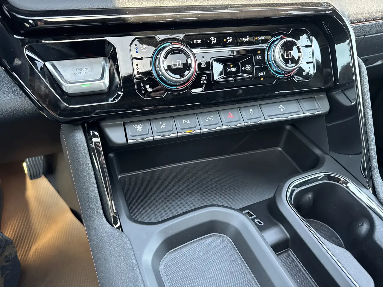 GMC Sierra 3500HD снимка GMC Sierra 3500HD