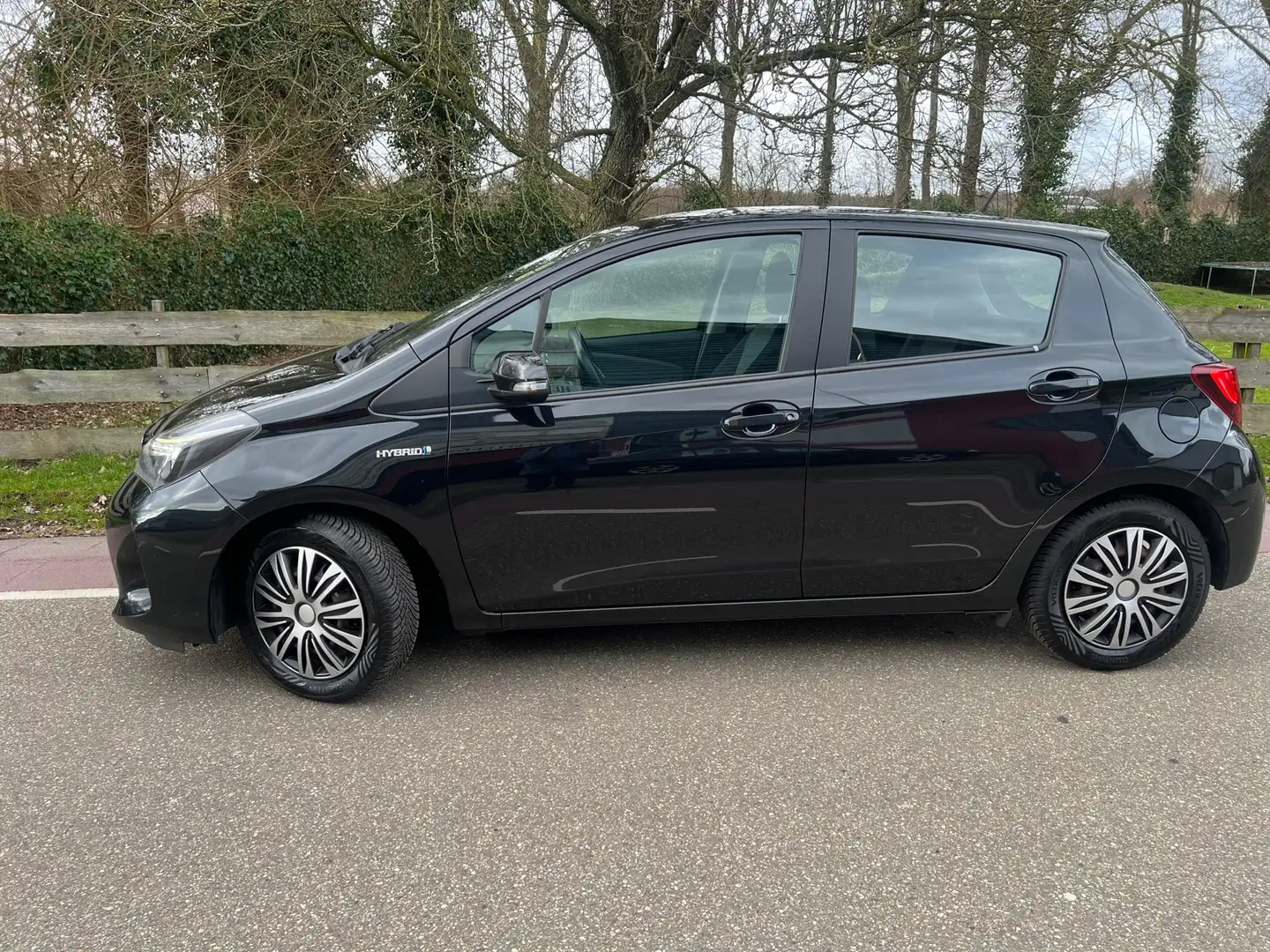 Toyota Yaris 1.5 Hybrid Aspiration Camera, Navi Noir - 2