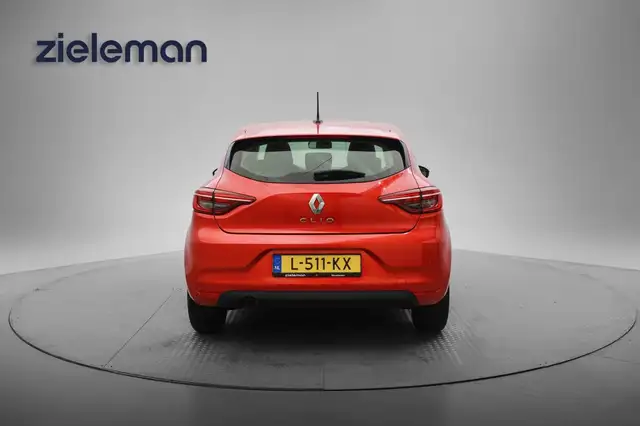 Renault Clio view 13