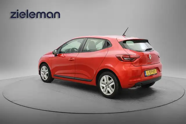 Renault Clio view 2