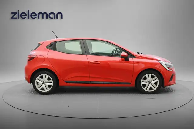 Renault Clio view 11