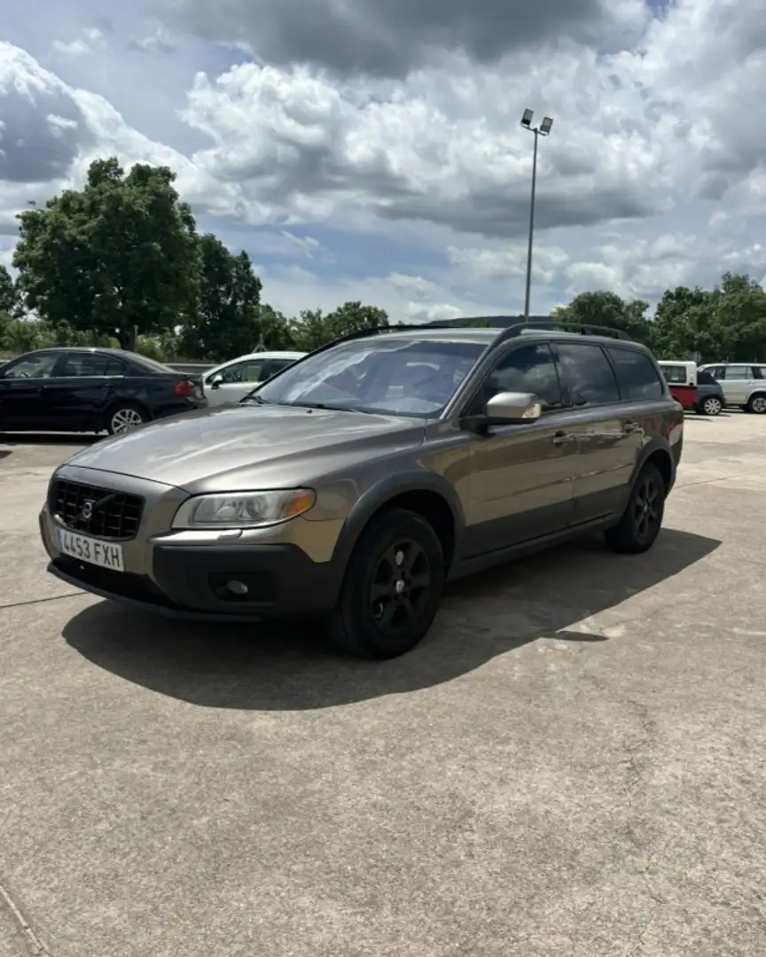 Volvo XC70 2.4 D5 Kinetic 185 Brun - 1