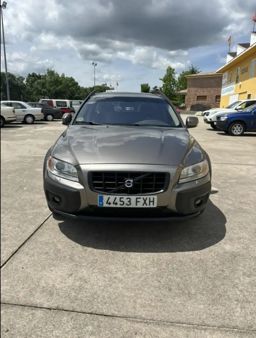 Volvo XC70 2.4 D5 Kinetic 185 Brun - 2