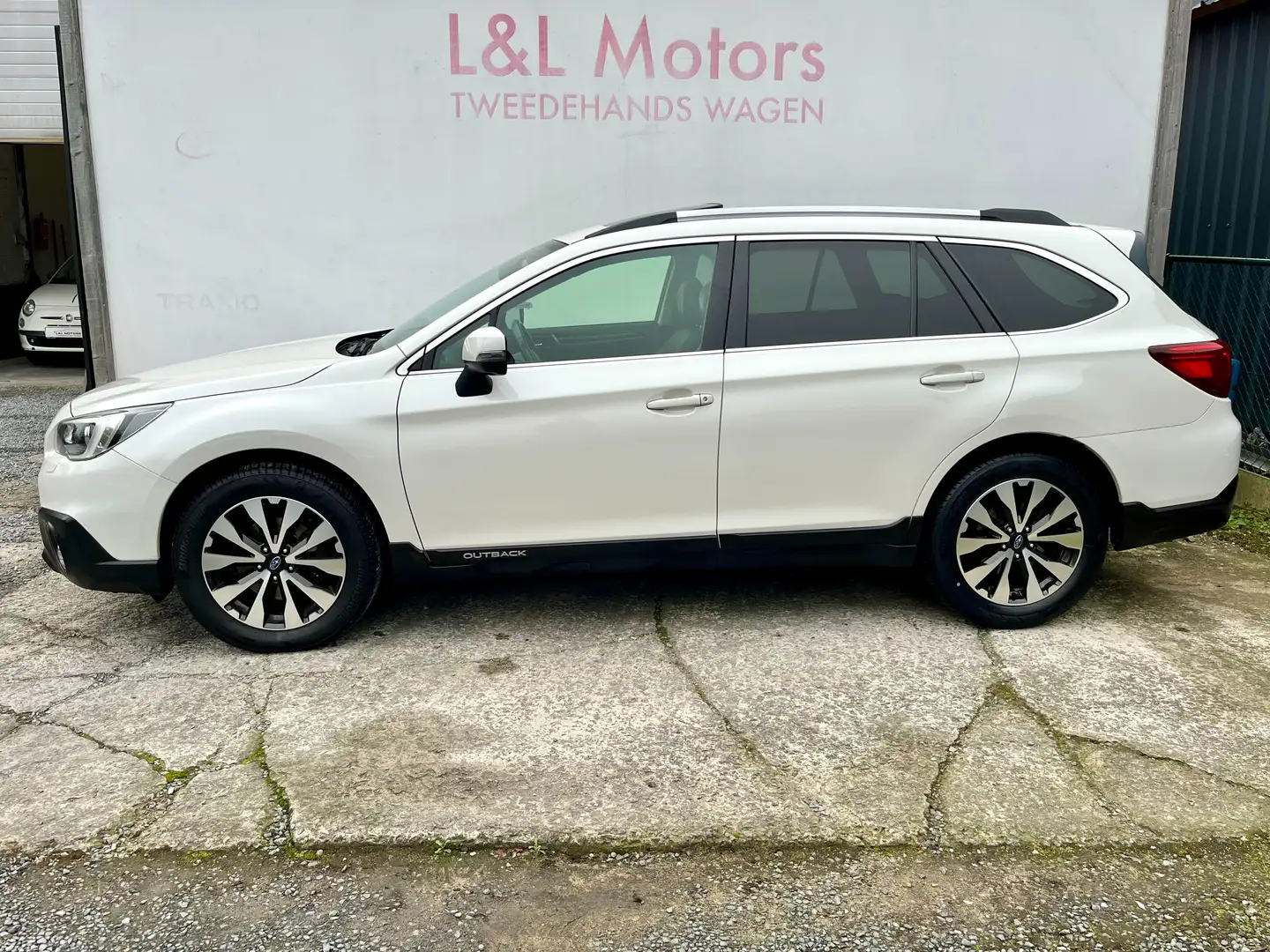 Subaru OUTBACK LEGACY 2.0D AWD(4x4)Premium Lineartronic CVT Blanc - 2