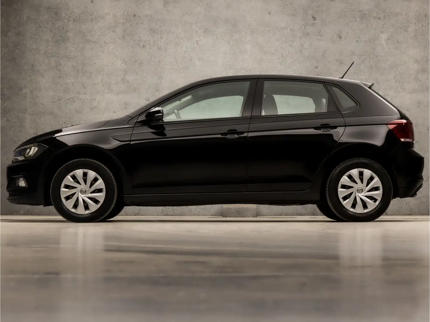 Volkswagen Polo 1.0 TGI Sportline (APPLE CARPLAY, ADAPTIVE CRUISE, Zwart - 2