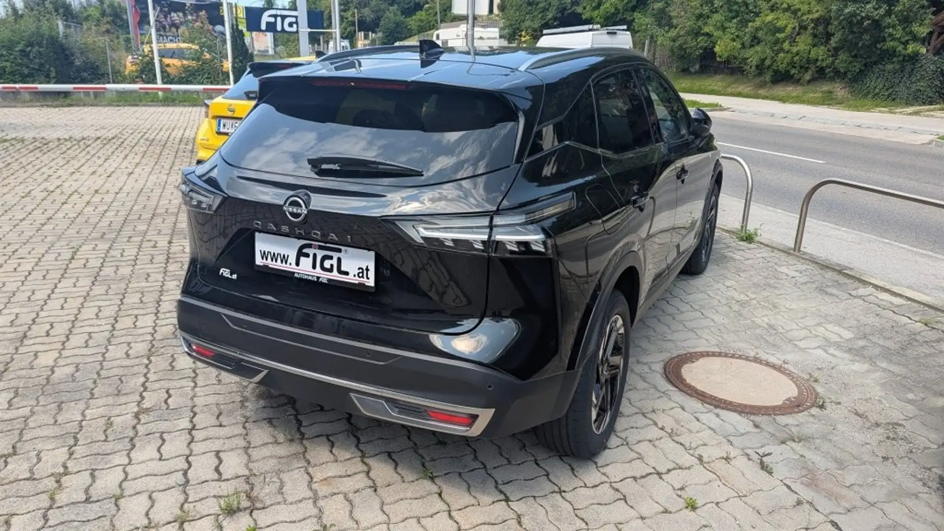 Nissan Qashqai J12 1.3 DIG-T MHEV Xtronic N-Connecta+ Schwarz - 2