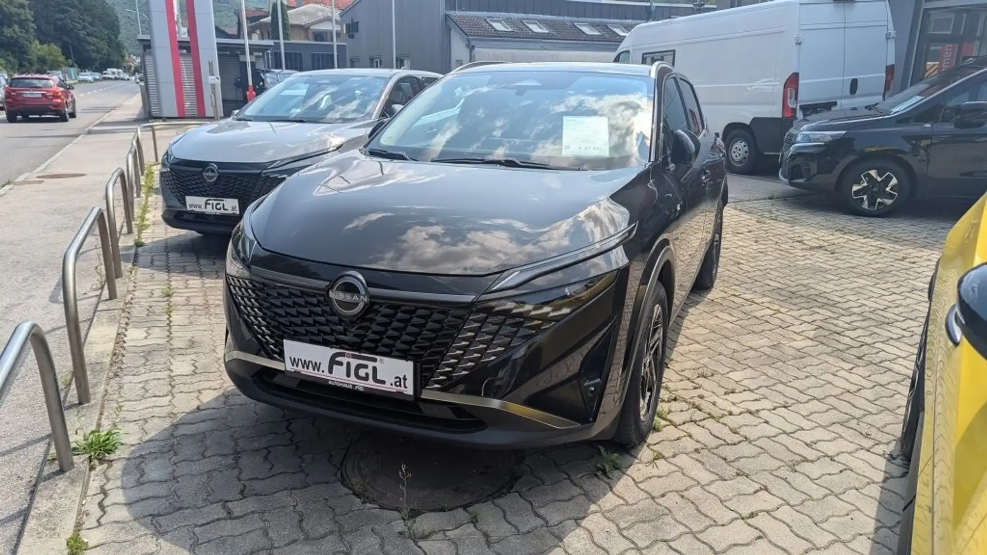 Nissan Qashqai J12 1.3 DIG-T MHEV Xtronic N-Connecta+ Schwarz - 1