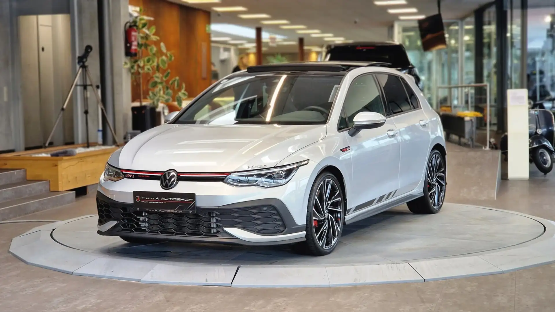 Volkswagen Golf GTI 2.0 Clubsport DSG *Pano*Kamera*19Zoll* Grau - 2