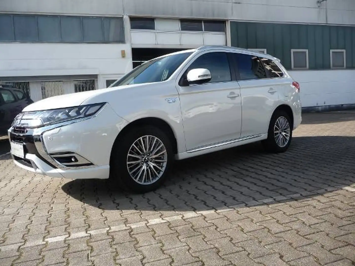 Mitsubishi Outlander Outlander Plug-in Hybrid PLUS Spirit 2.4 4WD Blanc - 2