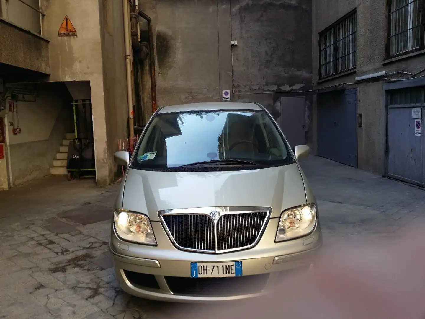 Lancia Phedra Phedra 2.0 mjt Dvd 136cv 6m E4 dpf Goud - 2