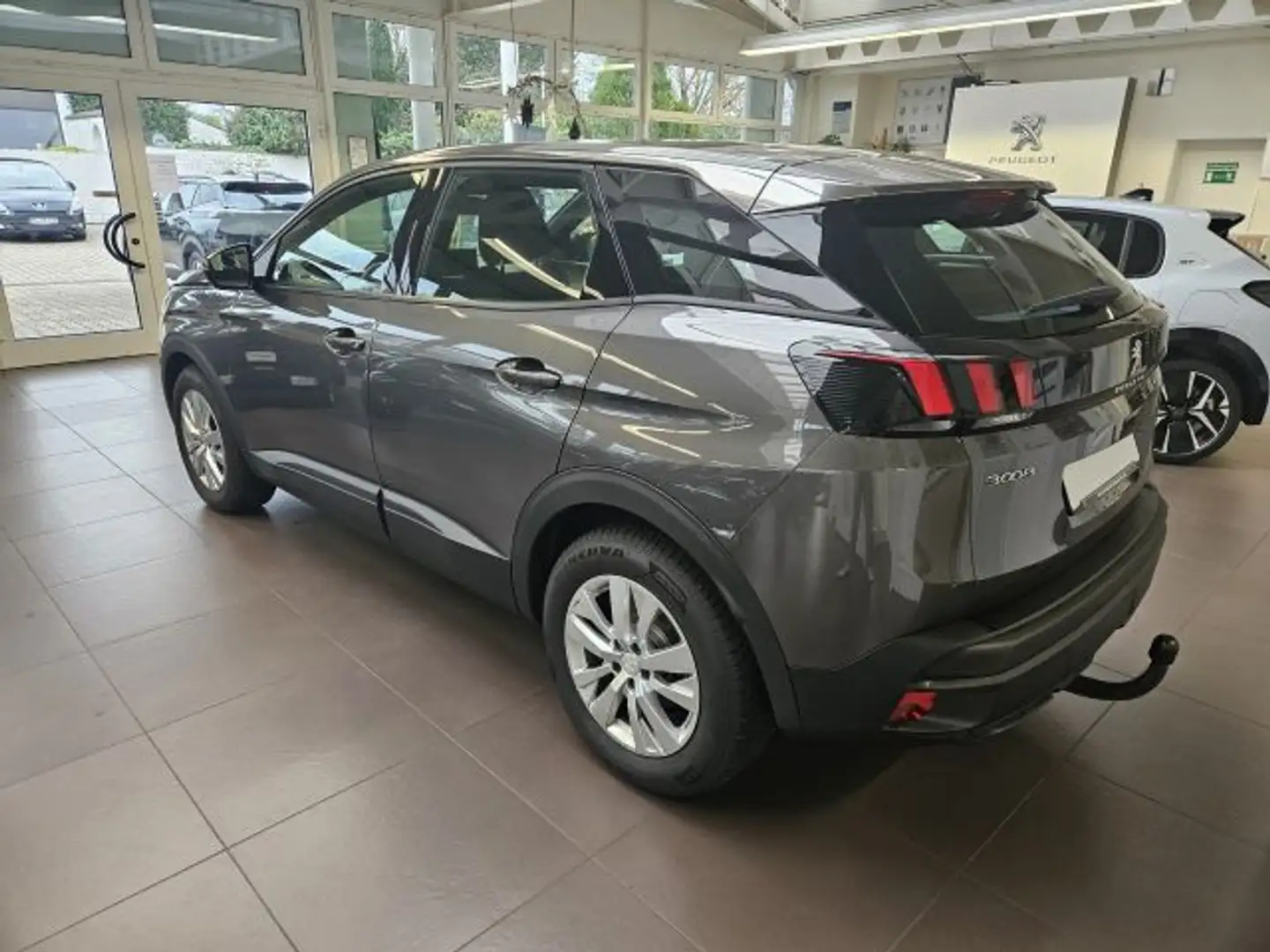Peugeot 3008 PureTech 130 Stop & Start GPF Active Pack Gris - 2