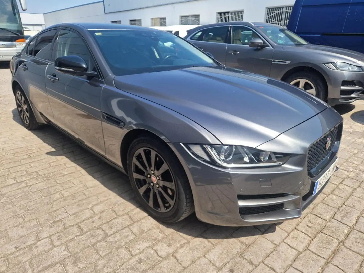 Jaguar XE 2.0 Diesel Pure 180 Grey - 1