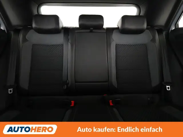 Volkswagen T-Roc view 15