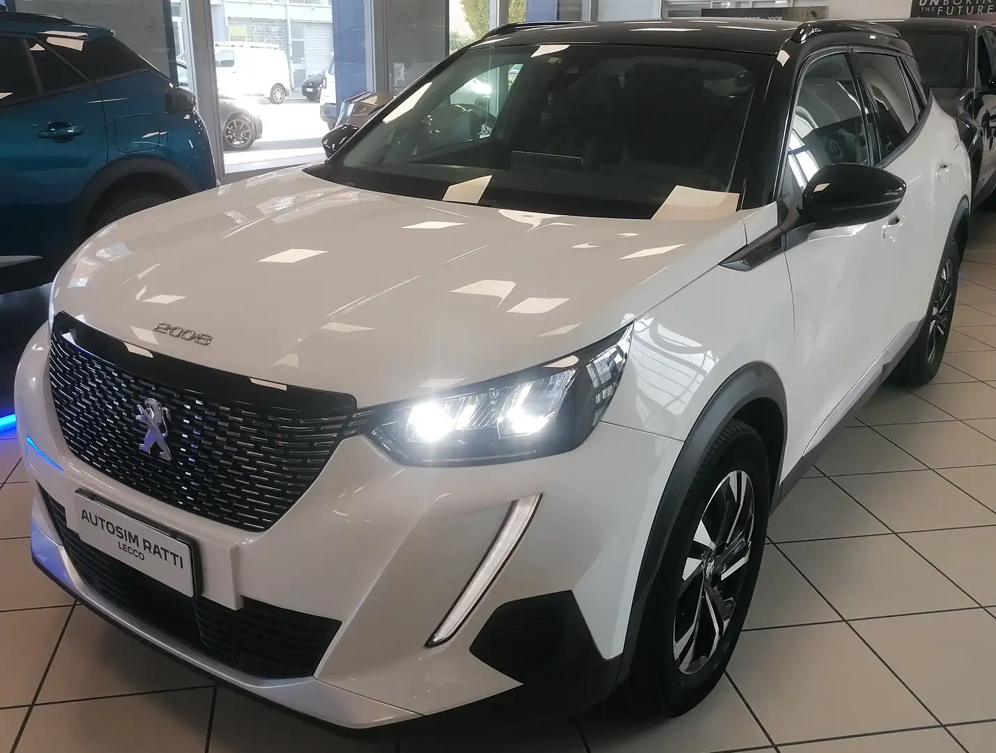 Peugeot 2008 1.2 Allure 130 EAT8 NO OBBLIGO FINANZIARIO Bianco - 2
