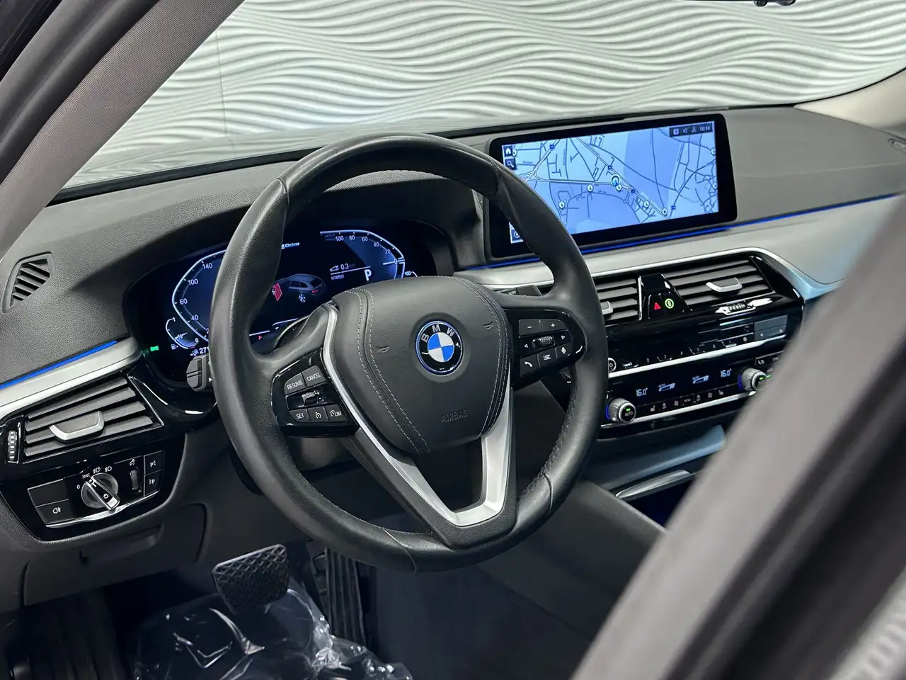 BMW 530 530e*PHEV*NAVI*SPORTZTLS*ZTLVW.*LED*LAGE BIV!*, миниатюра 24
